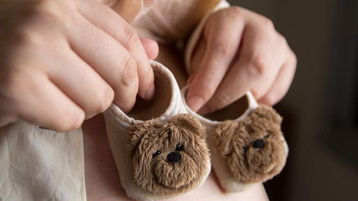 Samantha Garnier, de 29 años, fue atacada por su esposo cuando él descubrió que esperaba una tercera hija.