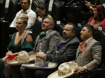 Diputados dedican sesión a la charrería; Pepe Aguilar propone incluirla en los libros de texto