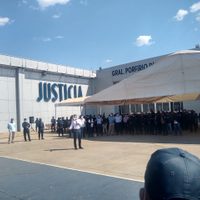 Murat acude a cuartel general para establecer mesa de diálogo con policías en paro