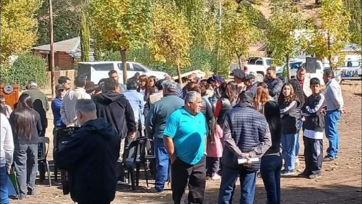 Vecinos autoconvocados tomaron las oficinas de la Comisión de Fomento. Fuente: (RSM)