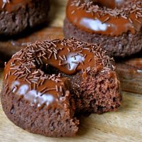 Donas de chocolate sin harina: esponjosas, muy ricas y fáciles de hacer, la receta ideal para un antojo fit