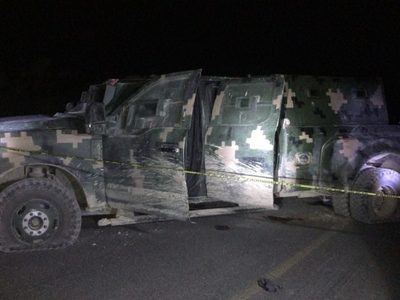 Enfrentamiento deja cuatro presuntos delincuentes muertos y cuatro policías heridos, en Nuevo León