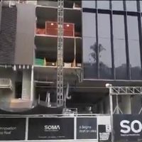 Placas de mármol caen sobre trabajadores en Polanco; uno murió