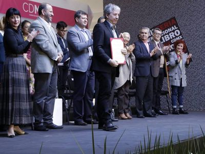 Feria del Zócalo: El Poniatowska de novela, a David Toscana