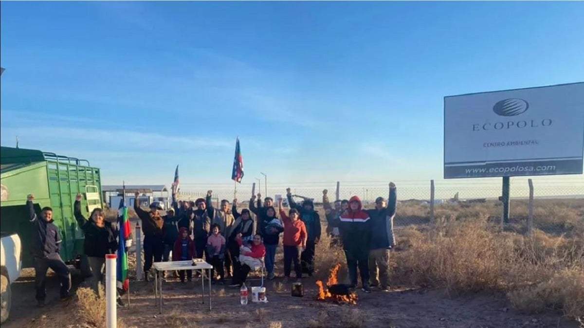 Bloqueo de la comunidad mapuche en el ingreso a la planta Ecopolo. Fuente: (Facebook)