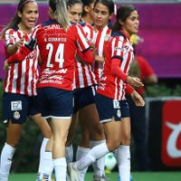 Chivas femenil remonta y derrota a Pumas para conseguir su boleto en la semifinal
