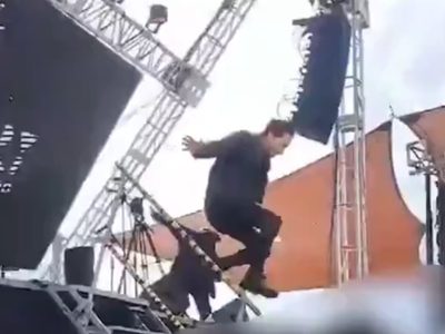 Cae pantalla gigante sobre el escenario durante el show del mago Jean Paul Olhaberry (Video)