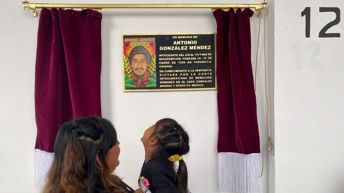 Placa en homenaje a Antonio González Méndez
