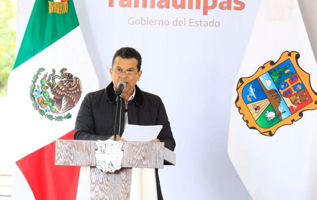 Entrega gobernador apoyos para mejorar servicios e infraestructura en Victoria