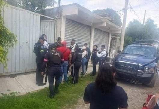 Abuelos hallan a una niña de 2 años enterrada en la sala de su casa de Chimalhuacán; la Fiscalía busca al padre.
