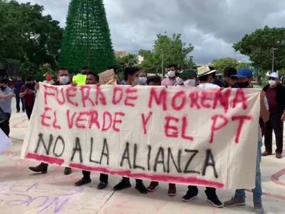 Morenistas protestan contra alianza con el Partido Verde en Cancún