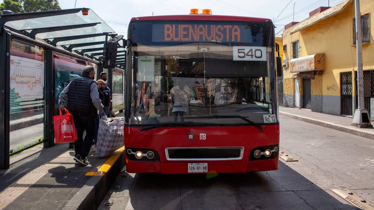 Metrobús, uno de los sistemas de transporte en el que aplicará el sistema de pago