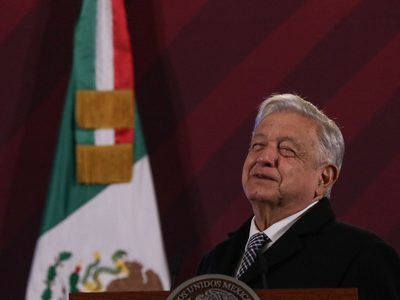 Centro ProDH vuelve a defenderse ante "desinformación" que lanzó AMLO por caso Ayotzinapa