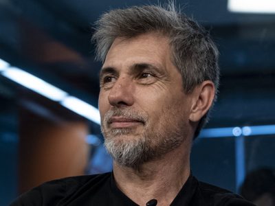 "Debería renunciar": la bronca del Chato Prada con una figura del Cantando por asistir a una fiesta