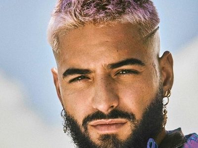 "¡Sin nada en la nieve!":  Maluma ignoró las bajas temperaturas. ¡DIOS MÍO!