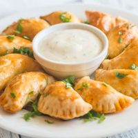 Empanadas con masa de pollo, sin harina: una delicia que te va a encantar para probar algo distinto