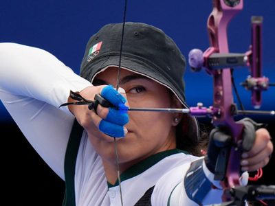 Tras medalla en París 2024, la arquera Alejandra Valencia denuncia que Conade le redujo su beca