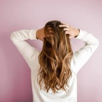 Ir a la peluquería es un lujo: mirá cómo preparar en casa la mejor mascarilla para restaurar tu cabello en minutos