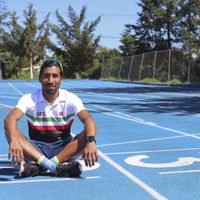 Él es Crisanto Grajales, el triatleta que nació con los tenis puestos