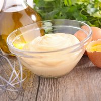 Mayonesa con solo 1 cucharada de aceite: la receta viral que es furor por ser rica, fácil y saludable