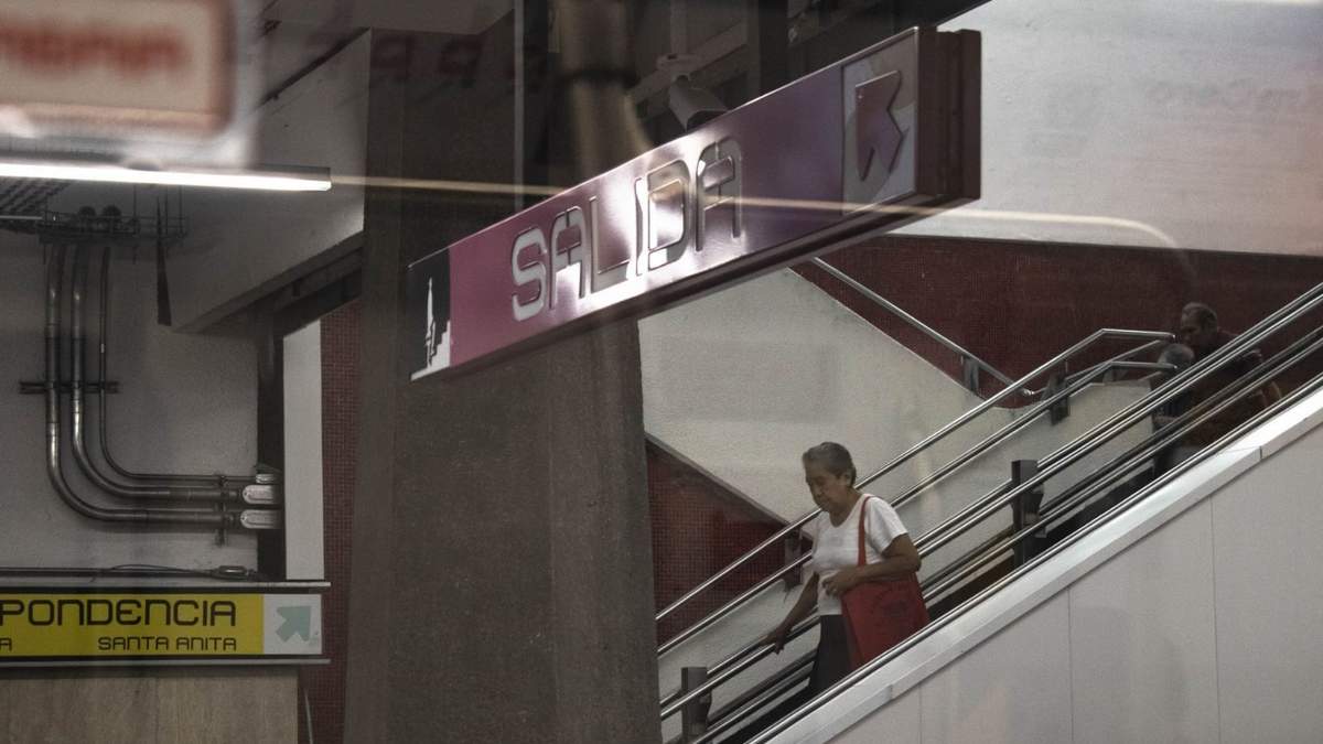 Pasajeros en la Línea 1 del Metro