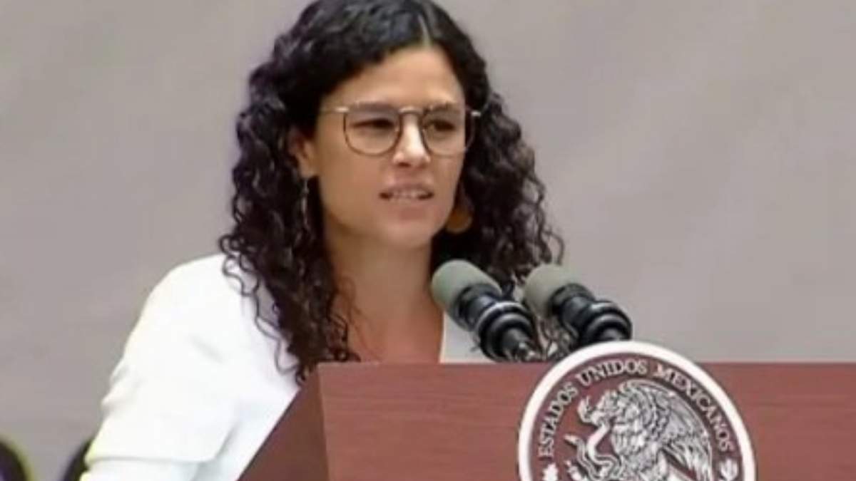 Luisa María Alcalde en el Zócalo