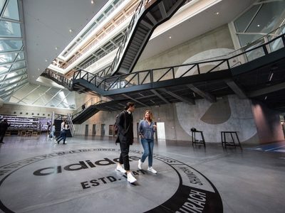Adidas da marcha atrás en la decisión de bloquear el logo de "Black Lives Matter"
