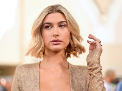 ¡Al fin se supo! Este es el tatuaje más oculto de Hailey Baldwin y el motivo por el que se lo hizo