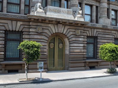 Encuesta de Banxico recorta pronóstico de crecimiento económico por “incertidumbre política”