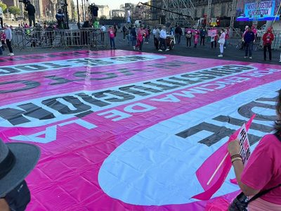 "No somos narcos, somos ciudadanos" la consigna de los asistentes a la marcha en favor del INE
