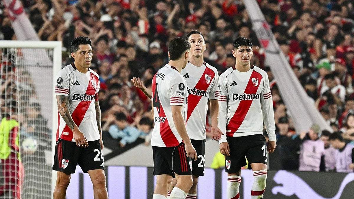 Sin respuestas. River regaló el primer tiempo y lo pagó caro.