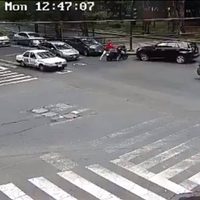 Conductores enfrentan a dos asaltantes en Polanco y logran detener a uno (Video)