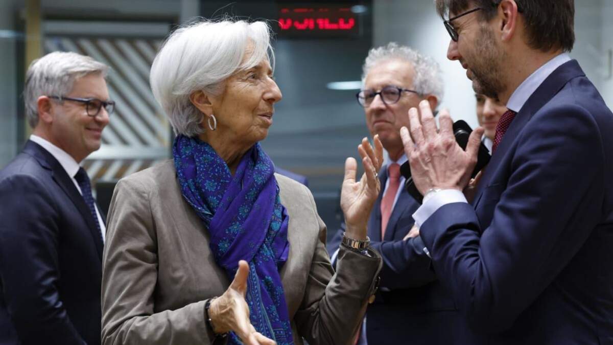 La presidenta del Banco Central Europeo, Christine Lagarde, con el ministro de Finanzas de Holanda, Steven Van Weyenberg, en Bruselas