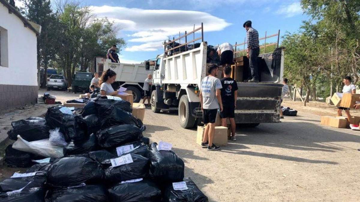 AdelaP lleva las donaciones a 13 escuelas de Neuquén. Fuente: (Twitter)