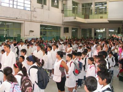 Por primera vez en 18 años, creció la matrícula en escuelas públicas y bajó en las privadas