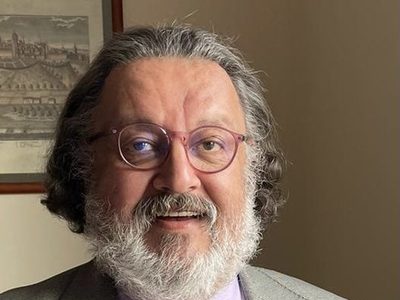 Aumenta la polémica por el despido del escritor Jorge F. Hernández