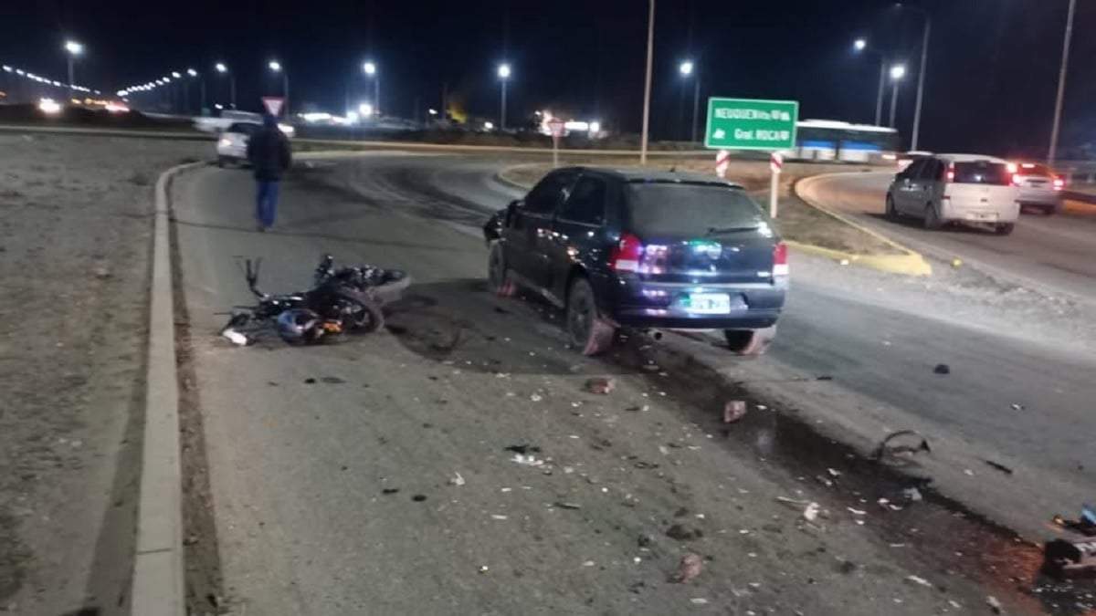 El choque ocurrió en la rotonda de acceso al tercer puente, sobre ruta 151. Fuente (Miguel Parra)