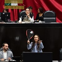 Paola Longoria se queja de reducción al deporte, pero no cuestiona excesos de la Conade