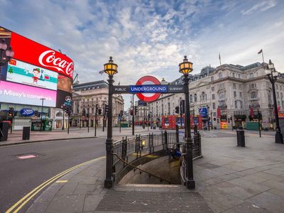 Una "mutación del coronavirus" obliga a Inglaterra a cerrar nuevamente sus actividades