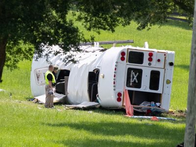 Qué se sabe del accidente de autobús en el que murieron ocho jornaleros mexicanos en Florida