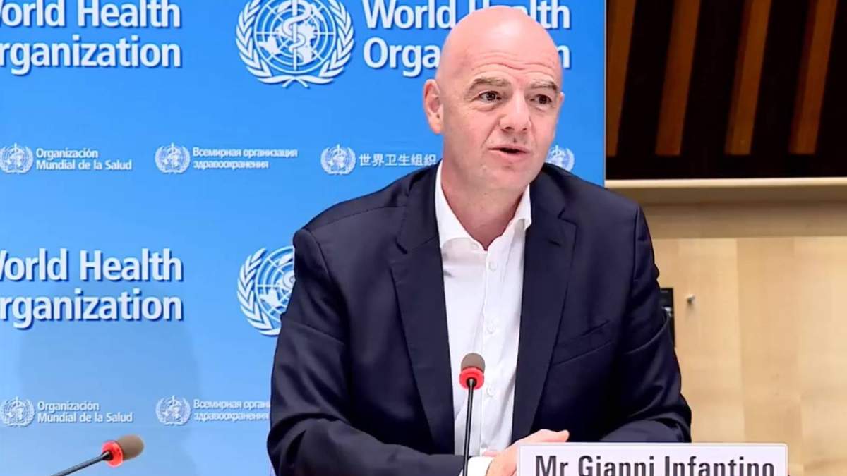El presidente de la FIFA, Gianni Infantino, en la OMS