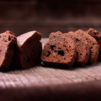 Si te sobran lentejas cocidas, prepará este budín de chocolate para la merienda, súper delicioso y sin harinas