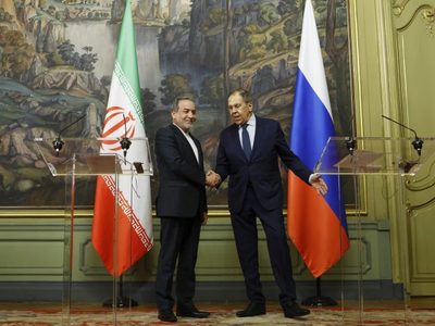 Irán busca el apoyo de Rusia para sus conversaciones nucleares con EU