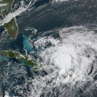 El huracán Isaias avanza hacia una Florida en plena crisis por el coronavirus