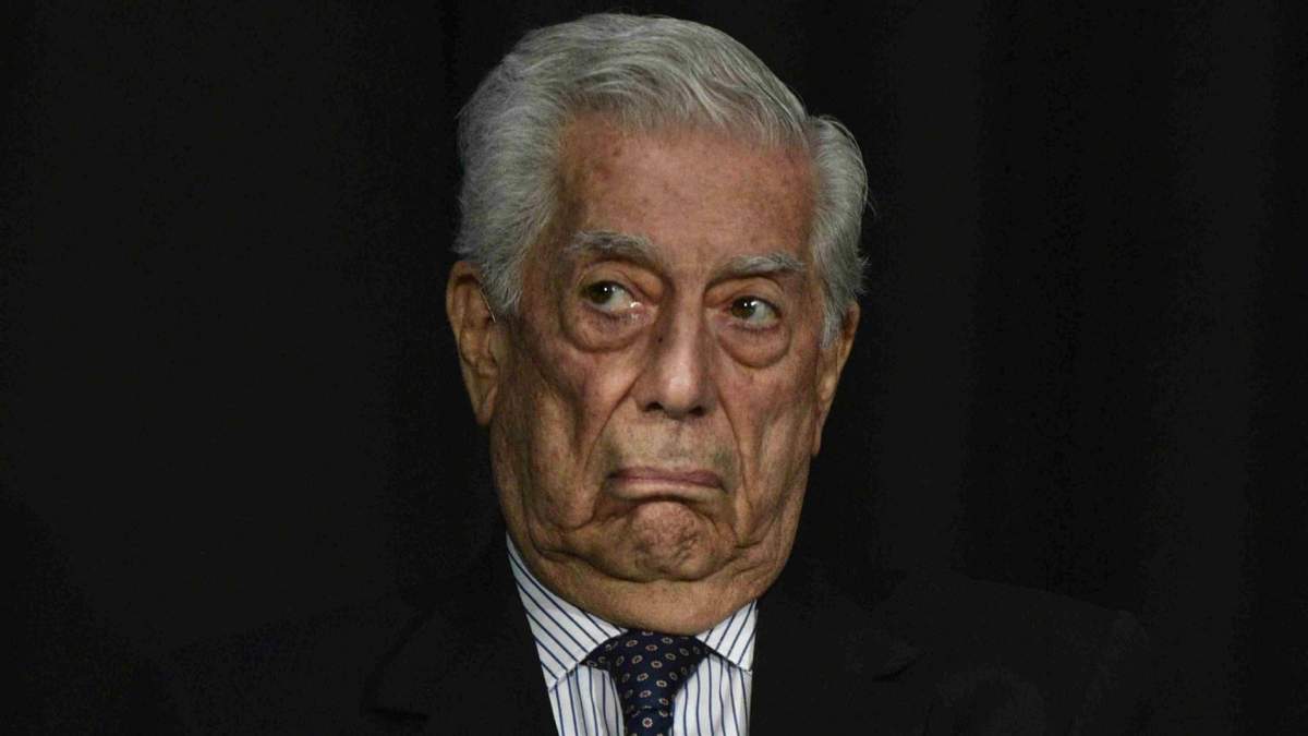 El escritor Mario Vargas Llosa