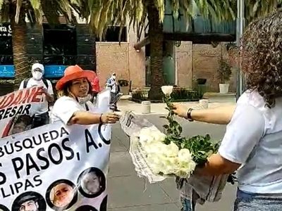 Familiares de desaparecidos reprochan a AMLO publicación de LFGR en el DOF; exigen audiencia