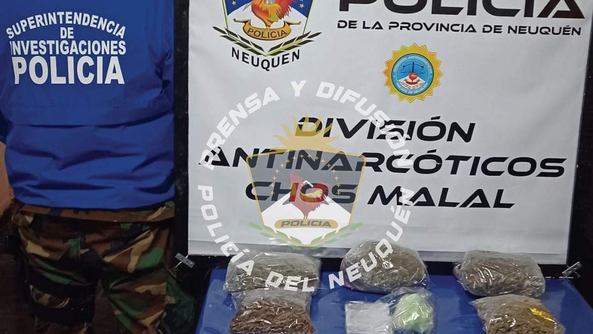 Lo secuestrado por la Policía Antinarcóticos. Fuente (Policía de Neuquén)