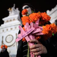 De catrinas, mujeres salen a las calles de la CDMX para exigir justicia por jóvenes asesinadas