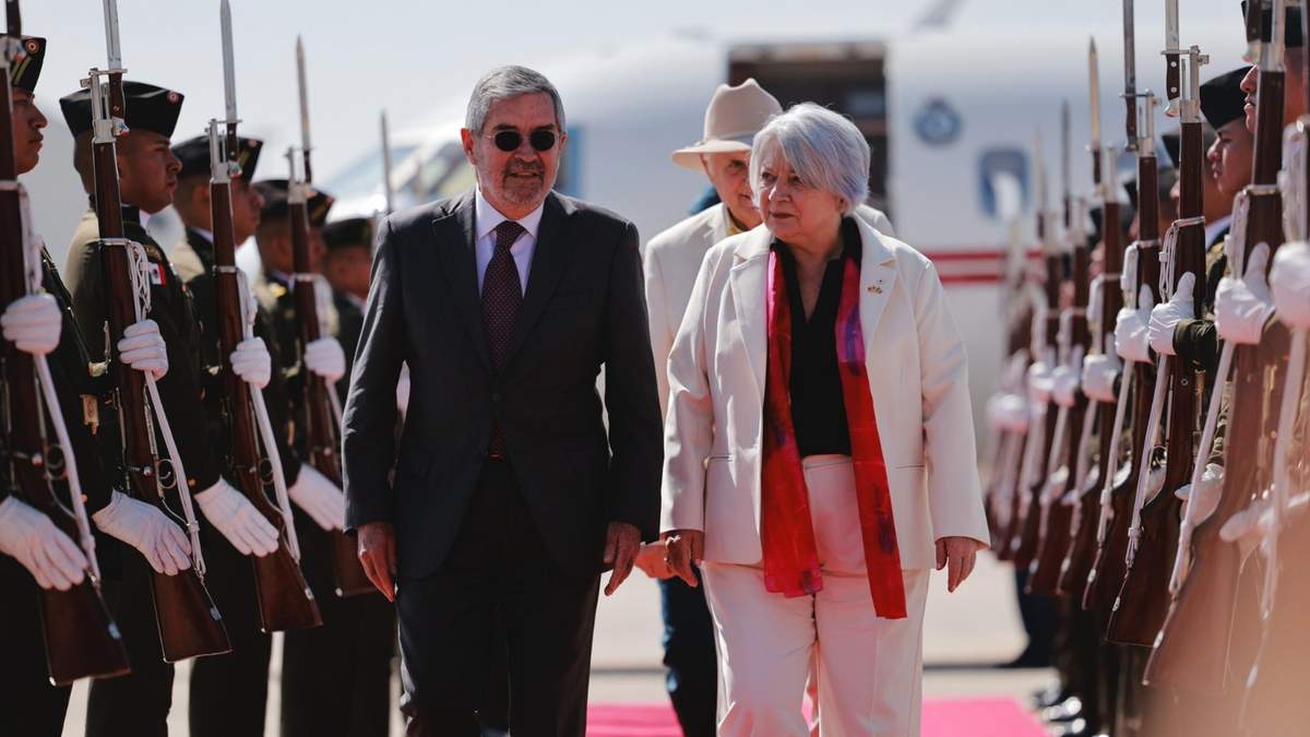 La gobernadora general de Canadá, Mary Simon, recibida por el canciller Juan Ramón de la Fuente