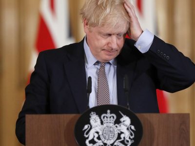 “Partygate”: nuevas fotos de fiestas durante el confinamiento complican aún más a Boris Johnson